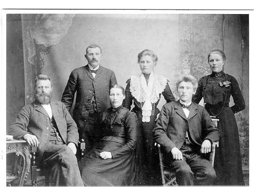 Johan and Pauline Wigestrand with Lars and Sophie (Wigestrand) Fuglesten, and Gerhard and wife Berta